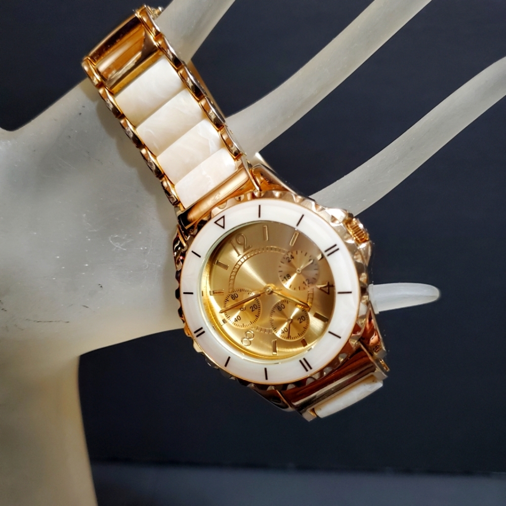 Gold shell watch
